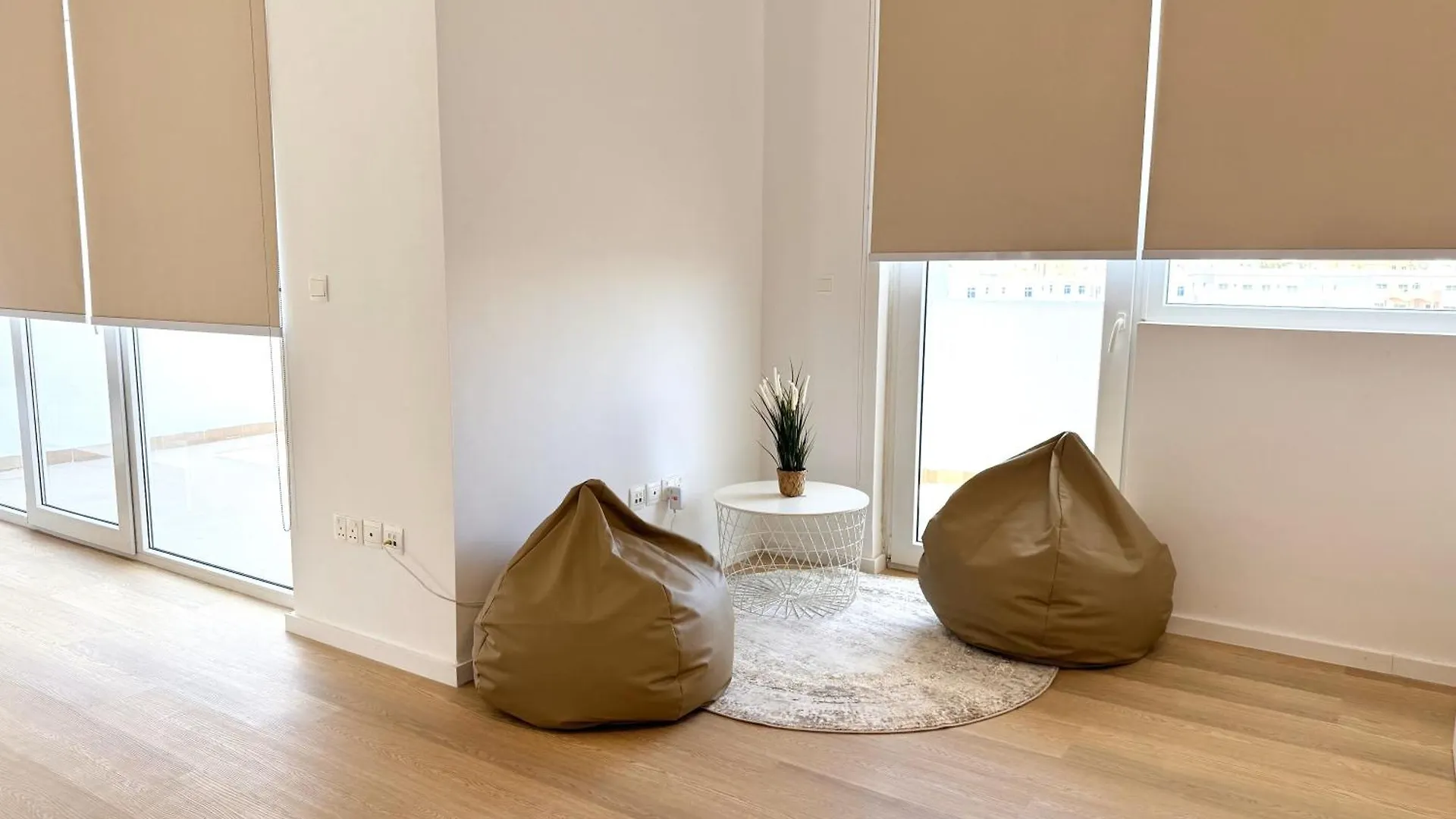 Seven Emirates Luxe Hostel - Yas Island Gate Abu Dhabi