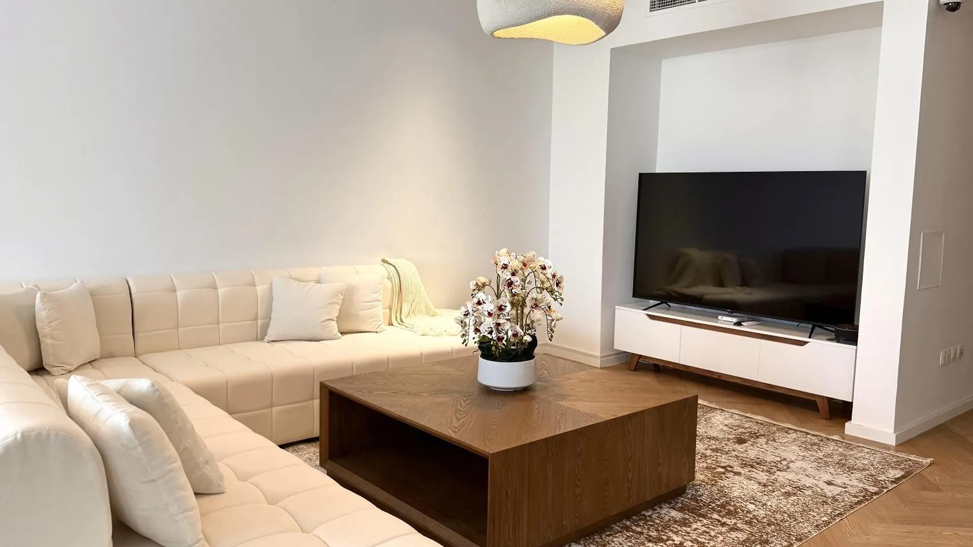 Seven Emirates Luxe Hostel - Yas Island Gate Abu Dhabi