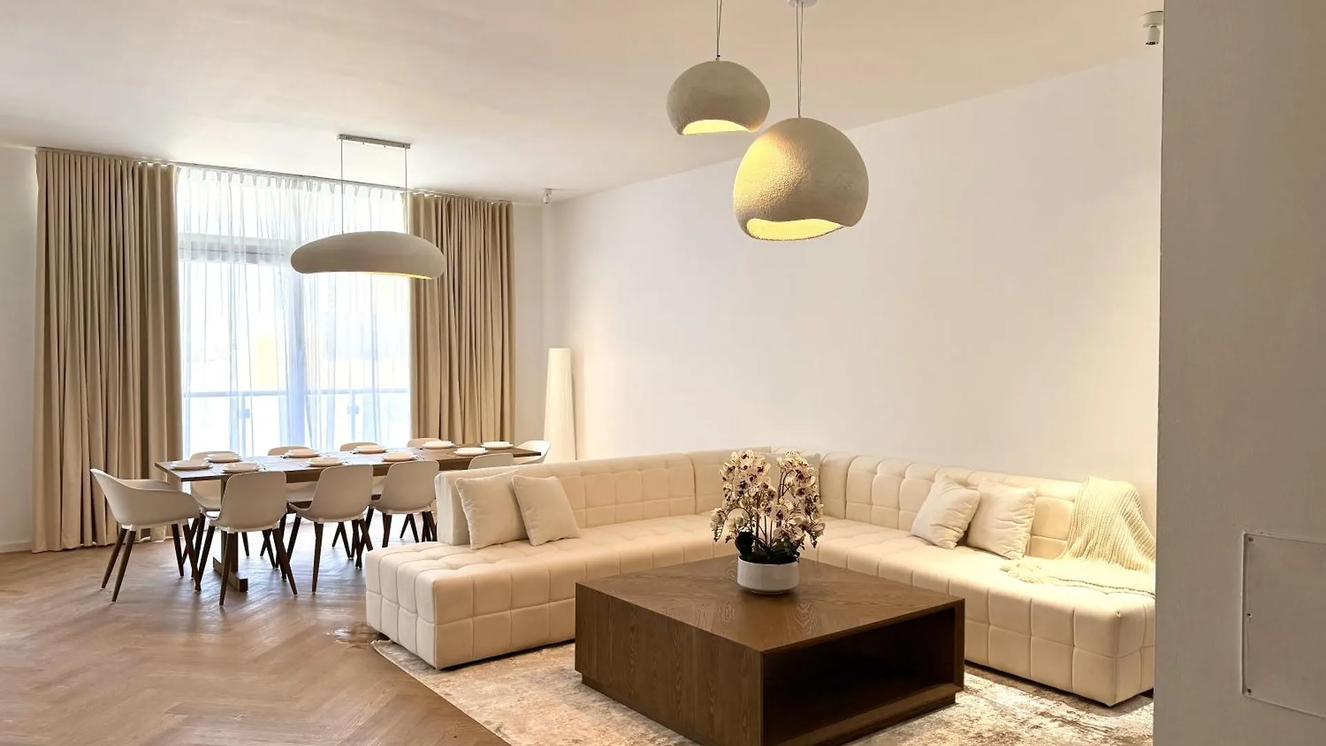 Seven Emirates Luxe Hostel - Yas Island Gate location